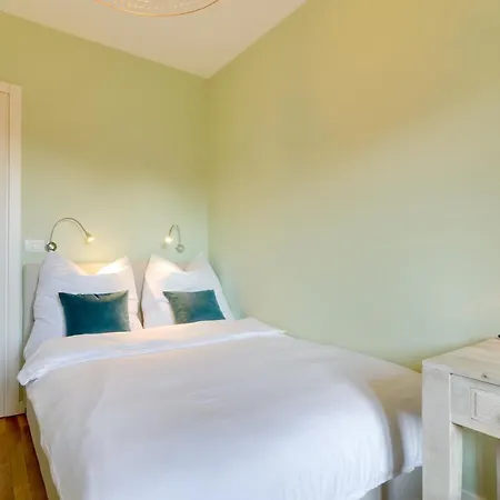 Penthouse Jolanda Meran-o شقة *