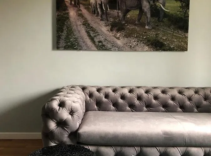 Penthouse Jolanda Meran-o *