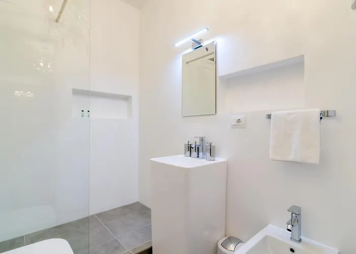 Penthouse Jolanda Meran-o